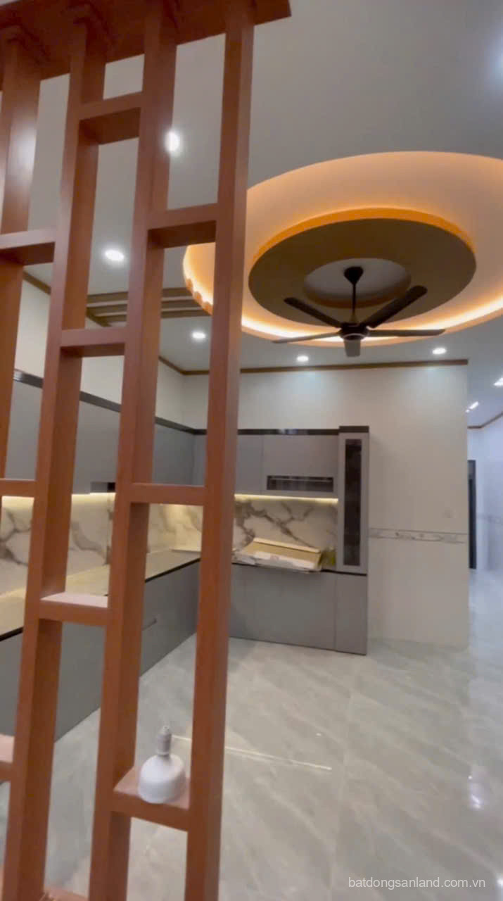 Bán nhà mới xây đường beton 4,5m ở Đức Hòa Đông dt 121,5m2 1 lầu,3pn,2wc giá 2,55 tỷ