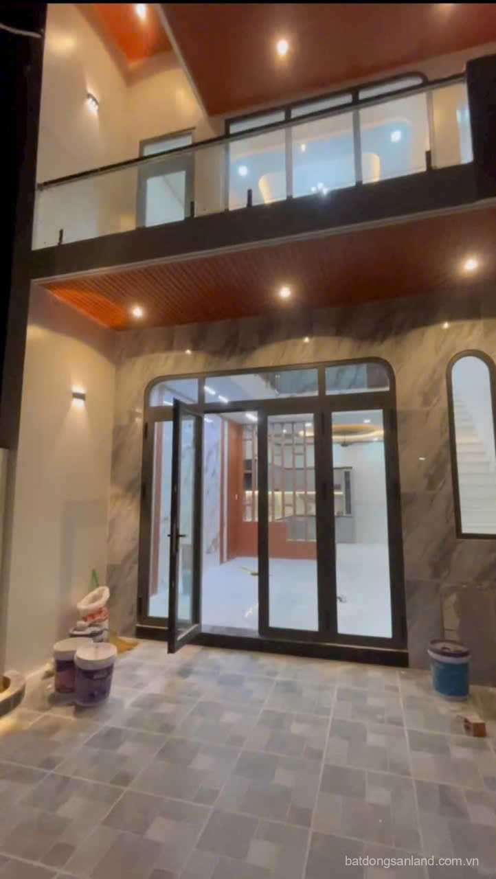 Bán nhà mới xây đường beton 4,5m ở Đức Hòa Đông dt 121,5m2 1 lầu,3pn,2wc giá 2,55 tỷ