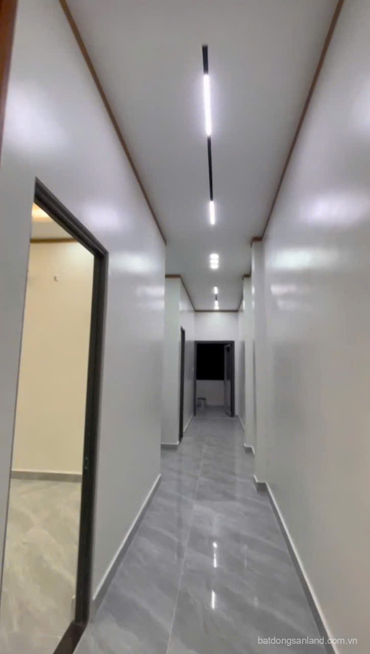 Bán nhà mới xây đường beton 4,5m ở Đức Hòa Đông dt 121,5m2 1 lầu,3pn,2wc giá 2,55 tỷ