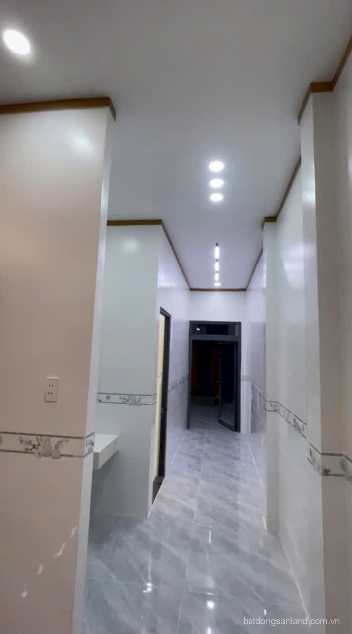 Bán nhà mới xây đường beton 4,5m ở Đức Hòa Đông dt 121,5m2 1 lầu,3pn,2wc giá 2,55 tỷ