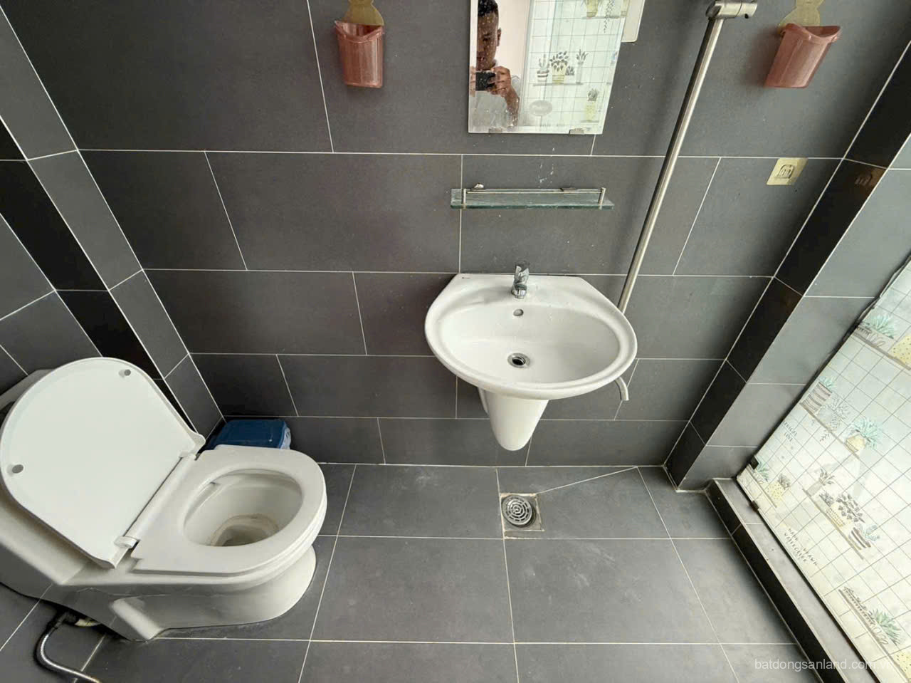 Bán nhà hẻm giá rẻ 2 xẹt Phạm Ngọc , Tân Quý, Tân Phú dt 10,1m2 1 lầu 2pn 2wc giá 1,95 tỷ